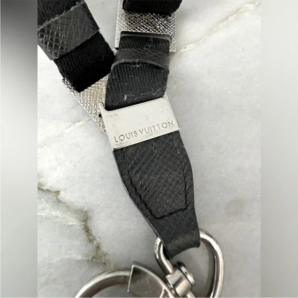 Louis Vuitton Taiga Collier Pochette Cles Neck Strap - Picture 6 of 9